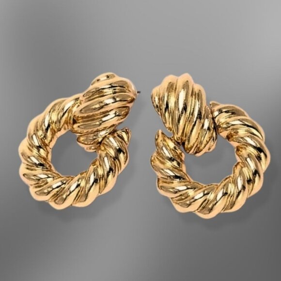 CLT Boutique Chunky Twist Like Earrings Screw-back Hoops Closure Gold Tone NWT - Picture 2 of 3